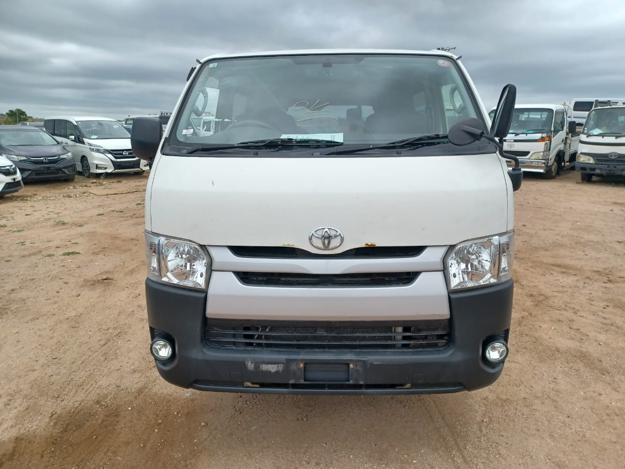TOYOTA HIACE 2017